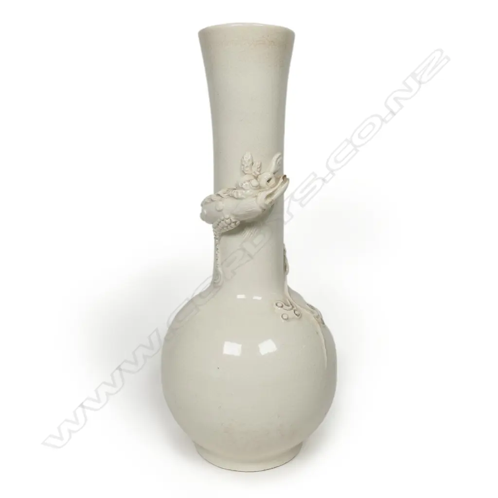 A 19thC or earlier Chinese blanc de chine vase, Image 1++