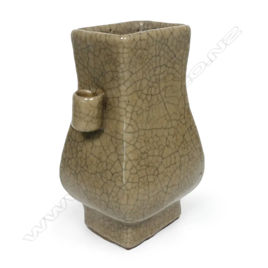 A Chinese ‘fanghu’ or arrow vase, Image 1++