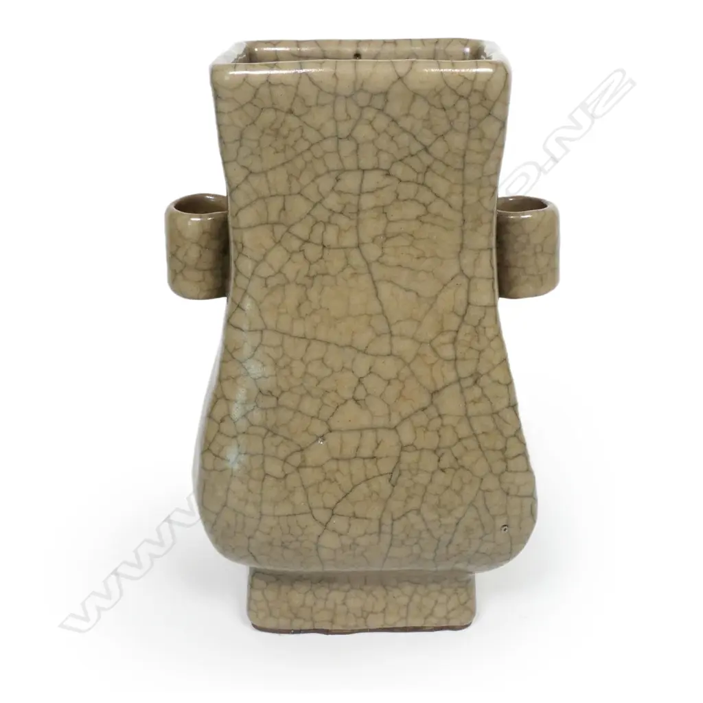 A Chinese ‘fanghu’ or arrow vase, Image 1++