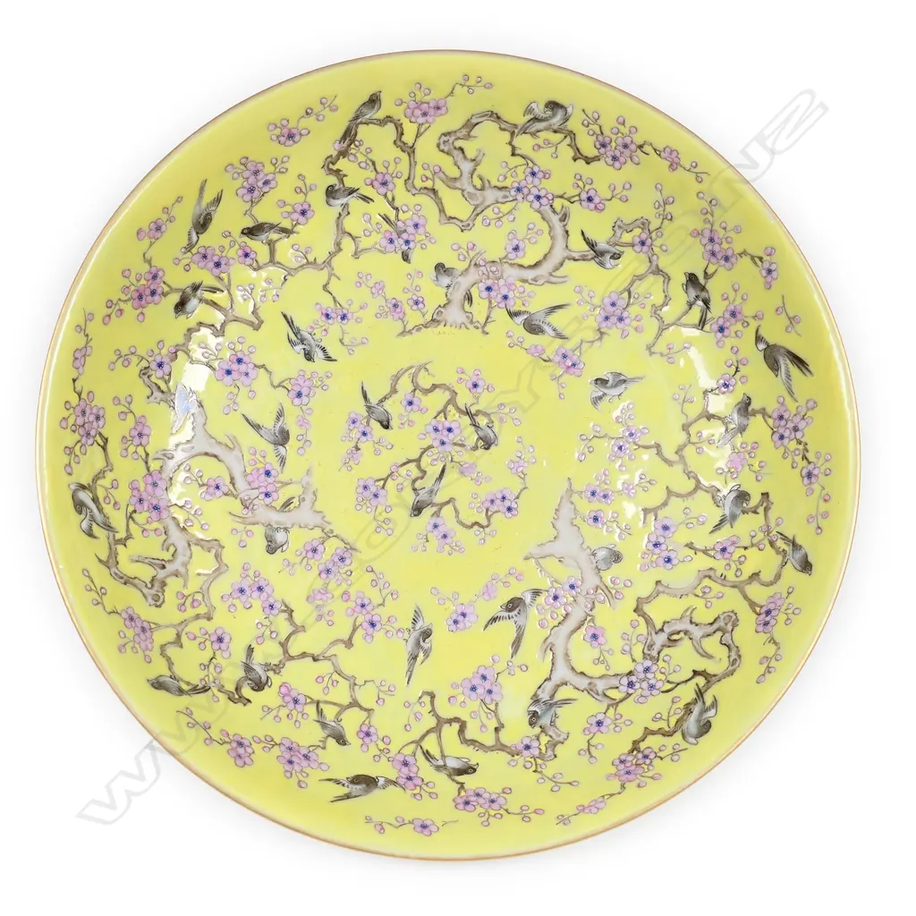 A Chinese porcelain famille rose yellow ground 'magpie' dish, Image 1++