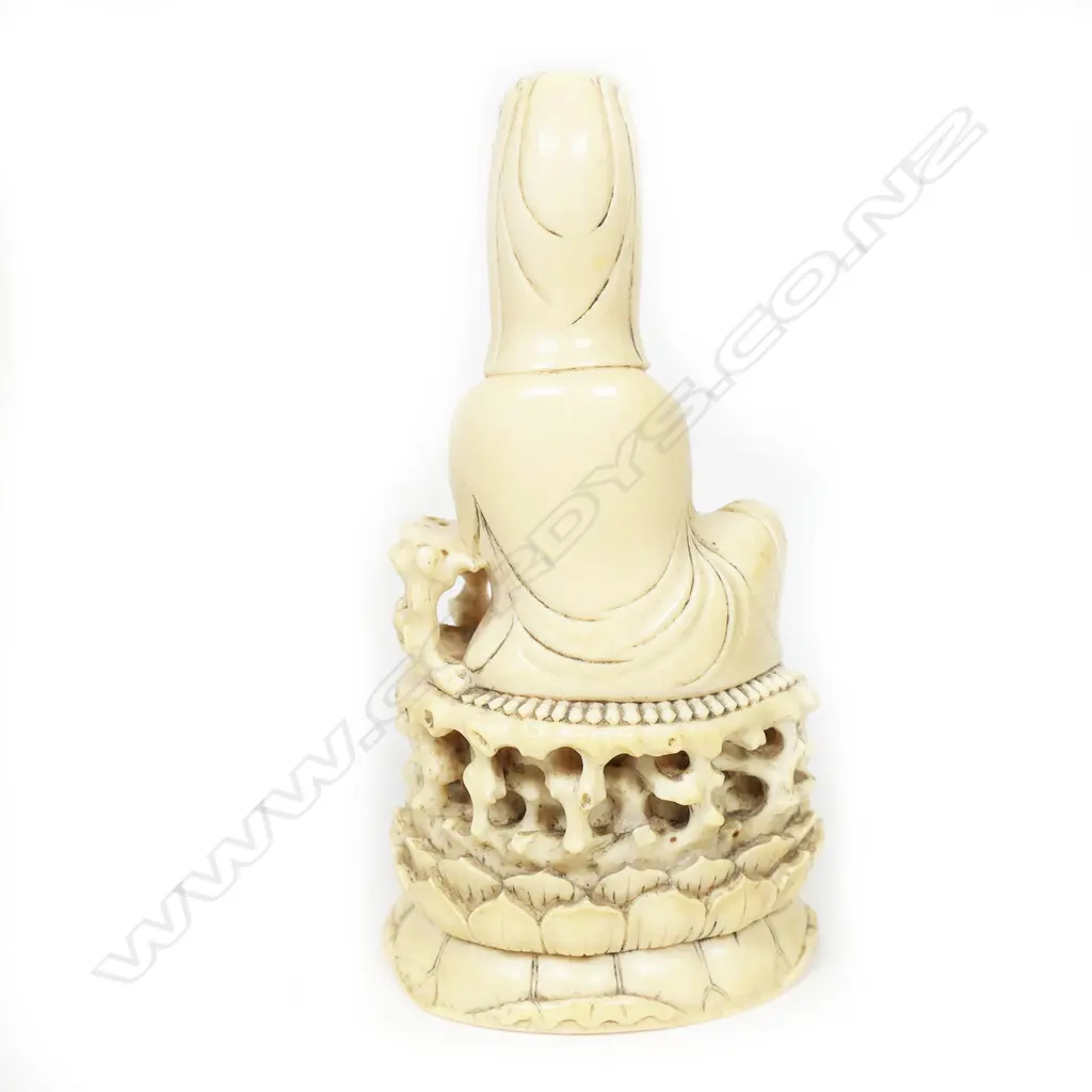 A Japanese Meiji period ivory figure of Kwannon, Image 1++