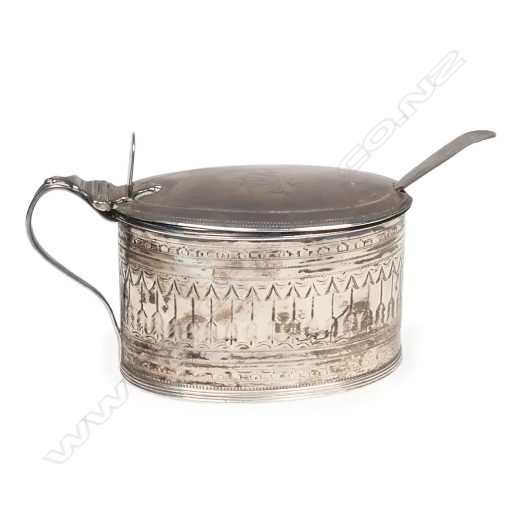 A George III silver mustard pot, Image 1++