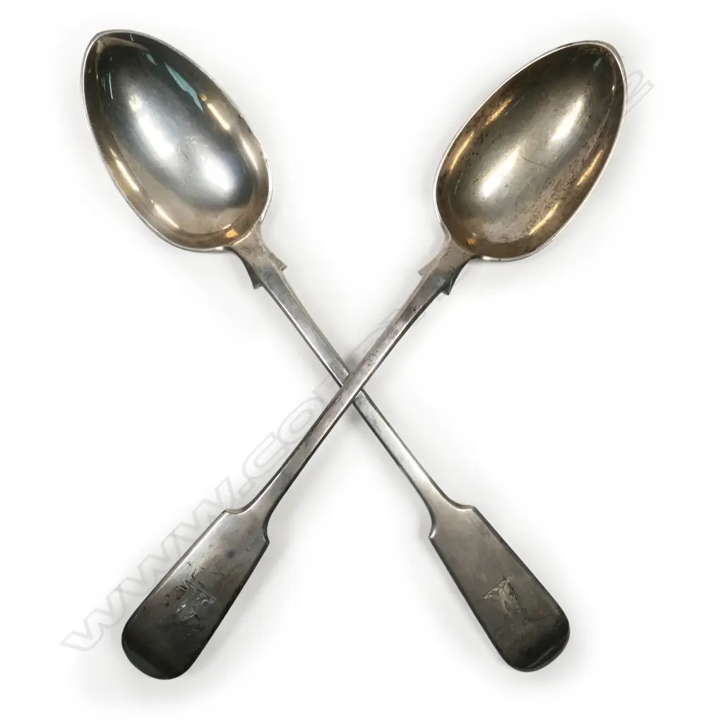 A pair of Victorian silver pie spoons, Image 1++