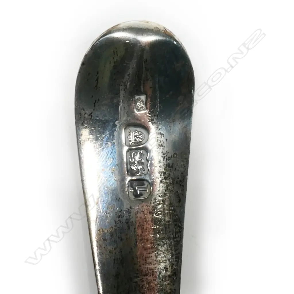 A George III silver soup ladle, Image 1++
