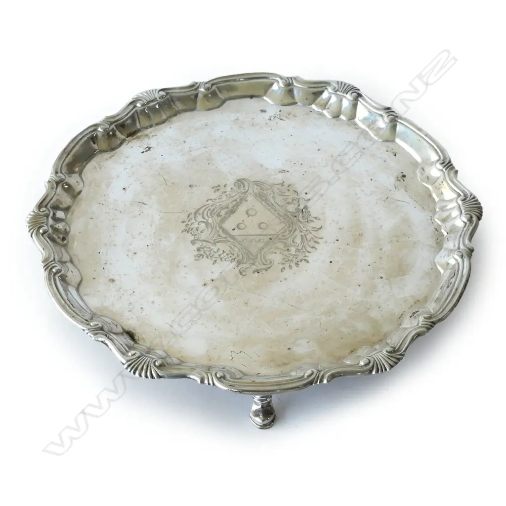 A George II silver salver, Image 1++