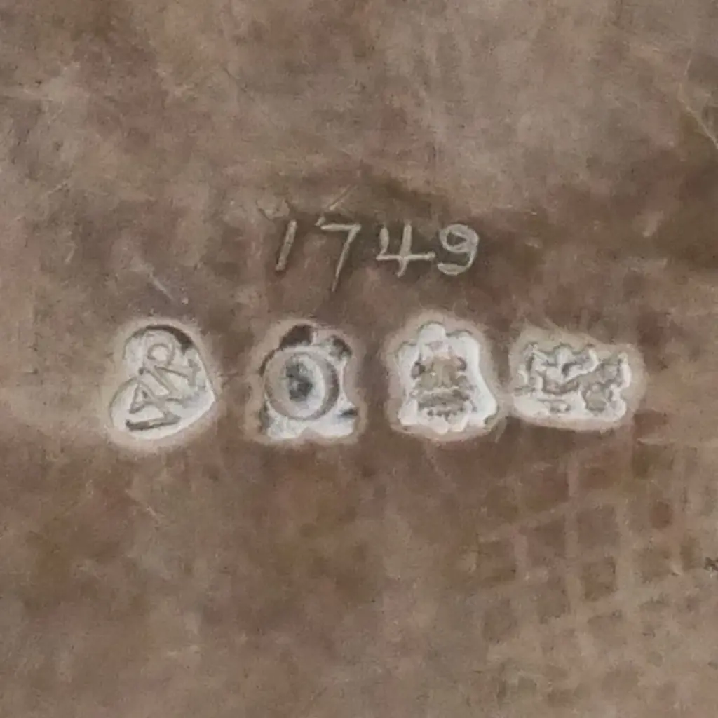 A George II silver salver, Image 1++