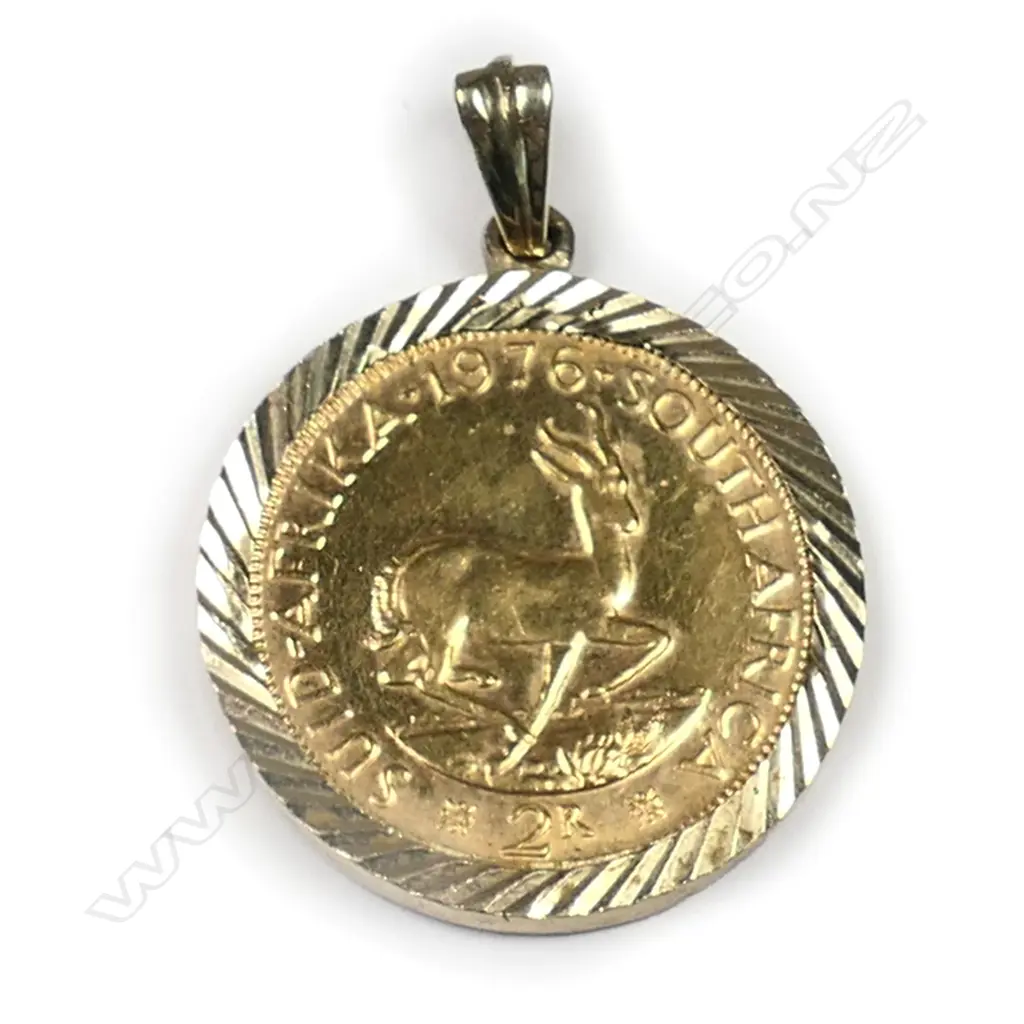 1976 South African 2 Rand gold coin in 9ct mount, Image 1++