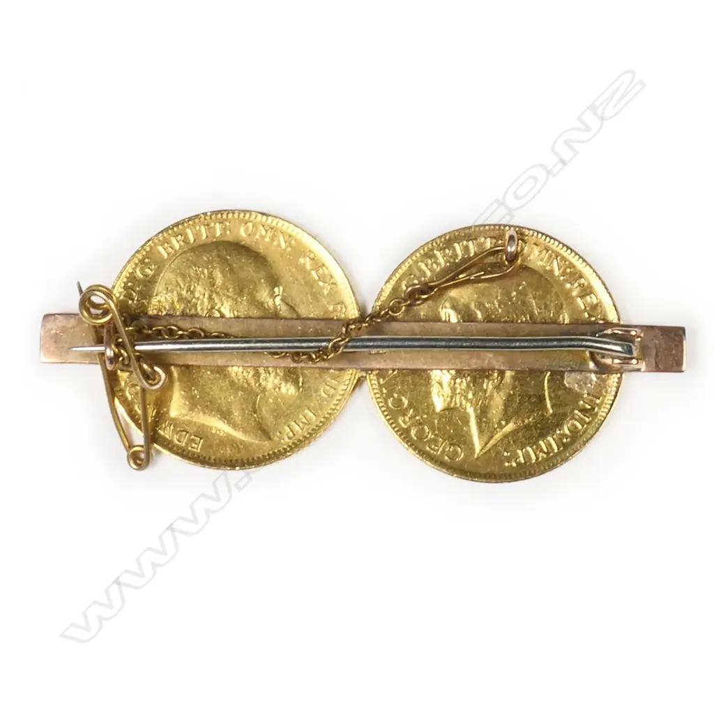 A double sovereign brooch, Image 1++