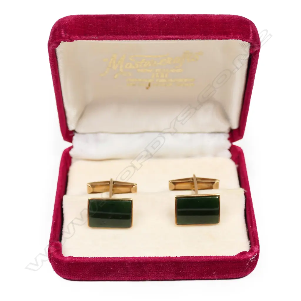 A pair of vintage 9ct rose gold and greenstone cufflinks, Image 1++