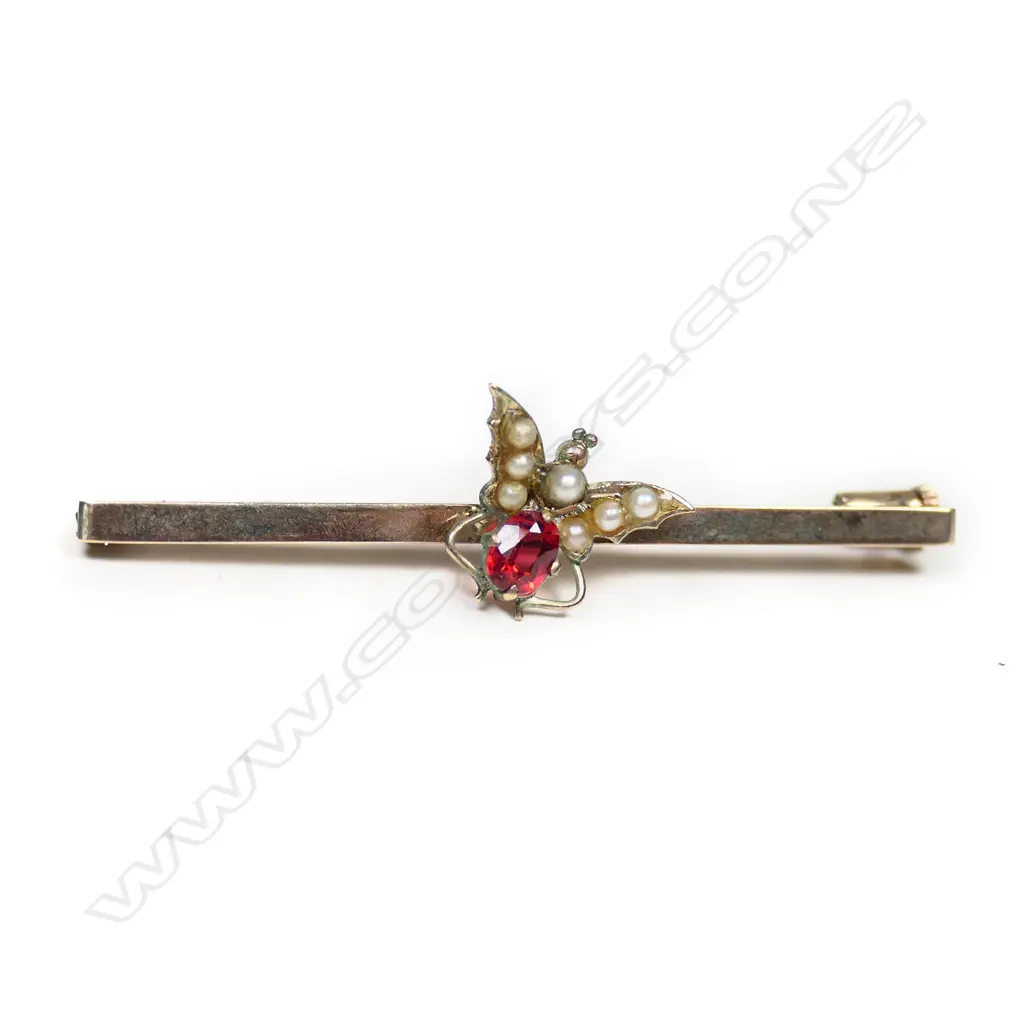 A vintage 9ct pearl and red stone butterfly bar brooch, Image 1++