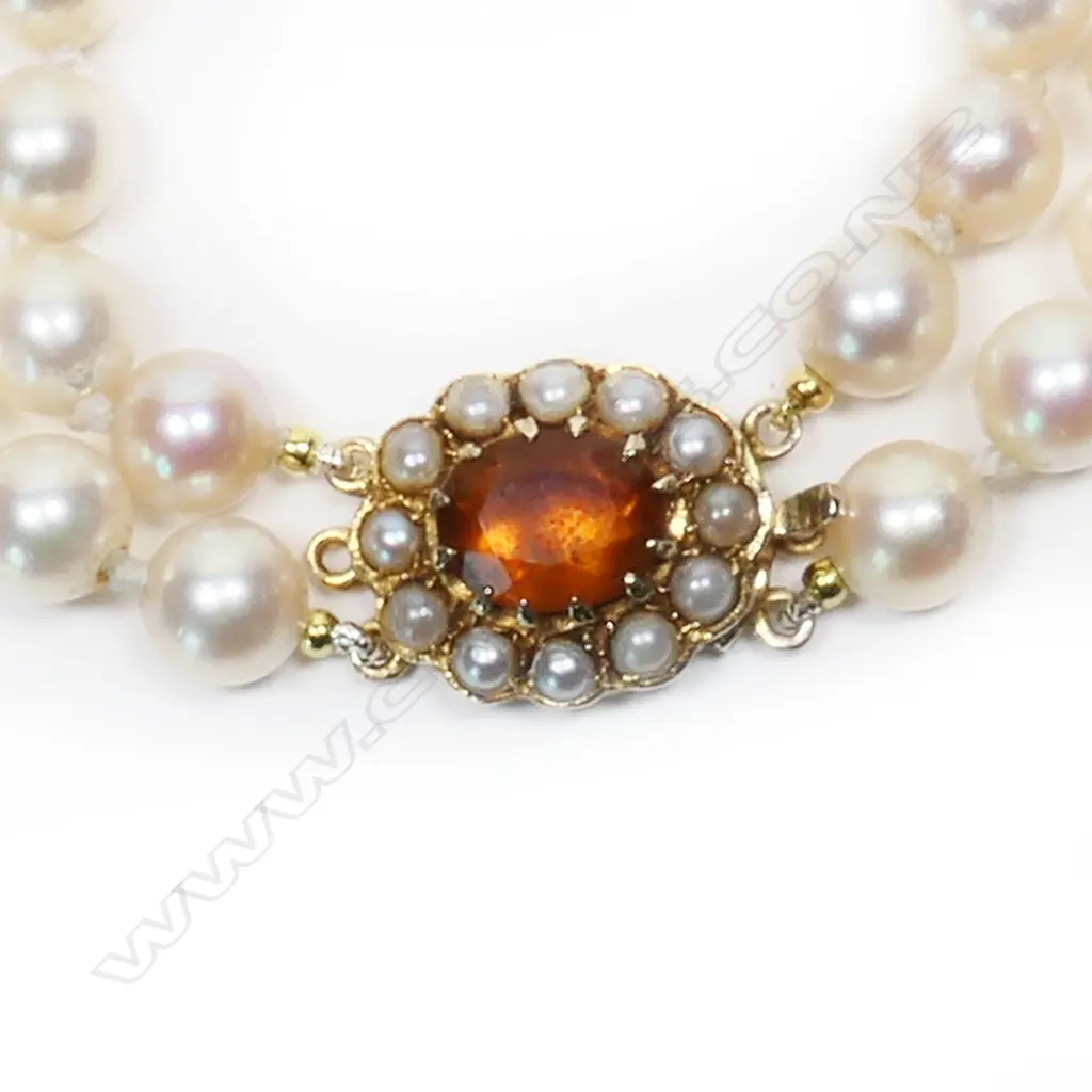 A double strand cultured pearl necklace, Image 1++