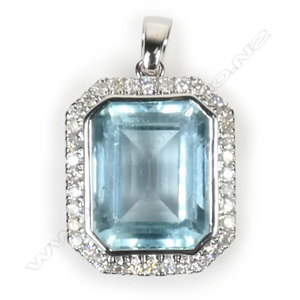 A 14ct white gold, aquamarine and diamond pendant, Image 1++
