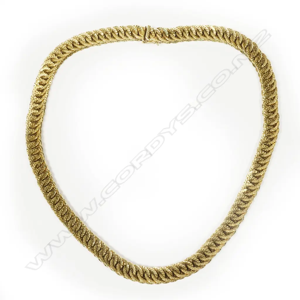 An 18ct gold fancy chain link necklace, Image 1++