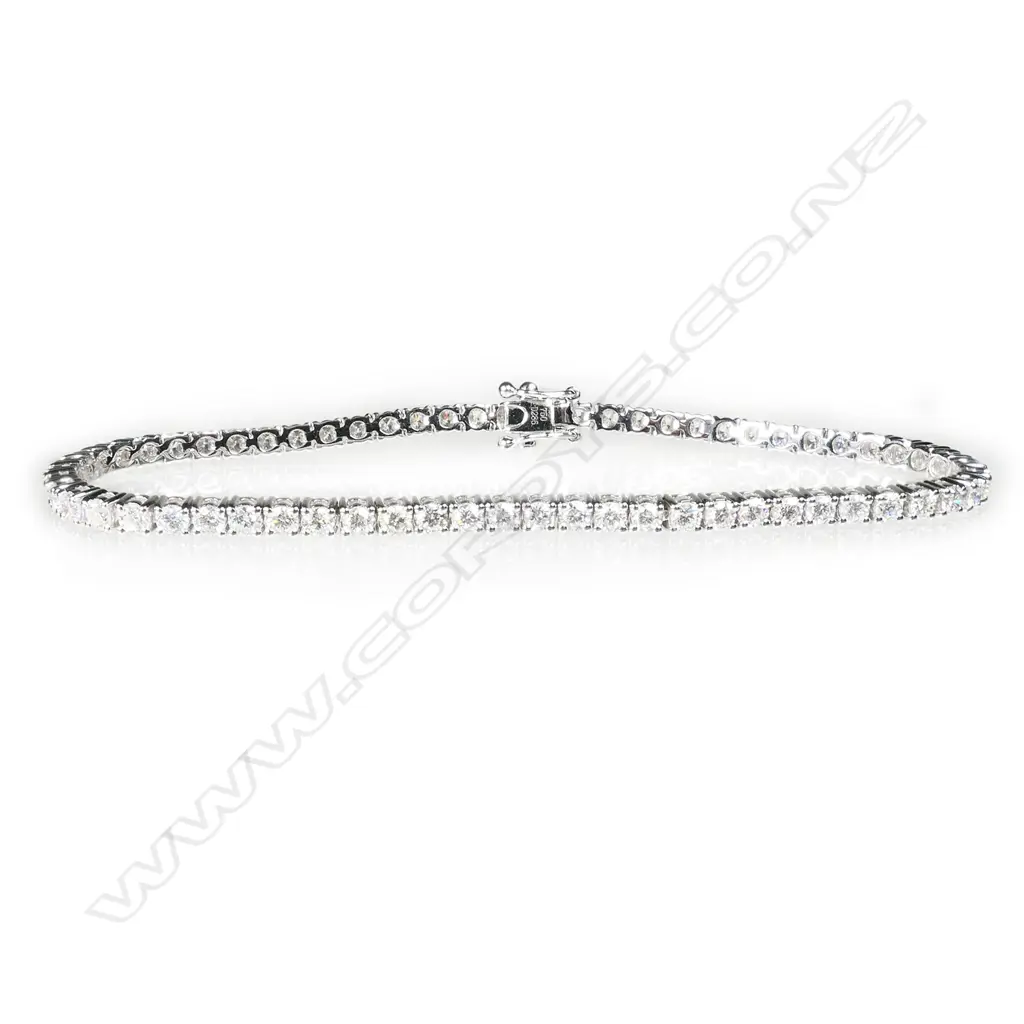 An 18ct white gold and diamond tennis bracelet, Image 1++