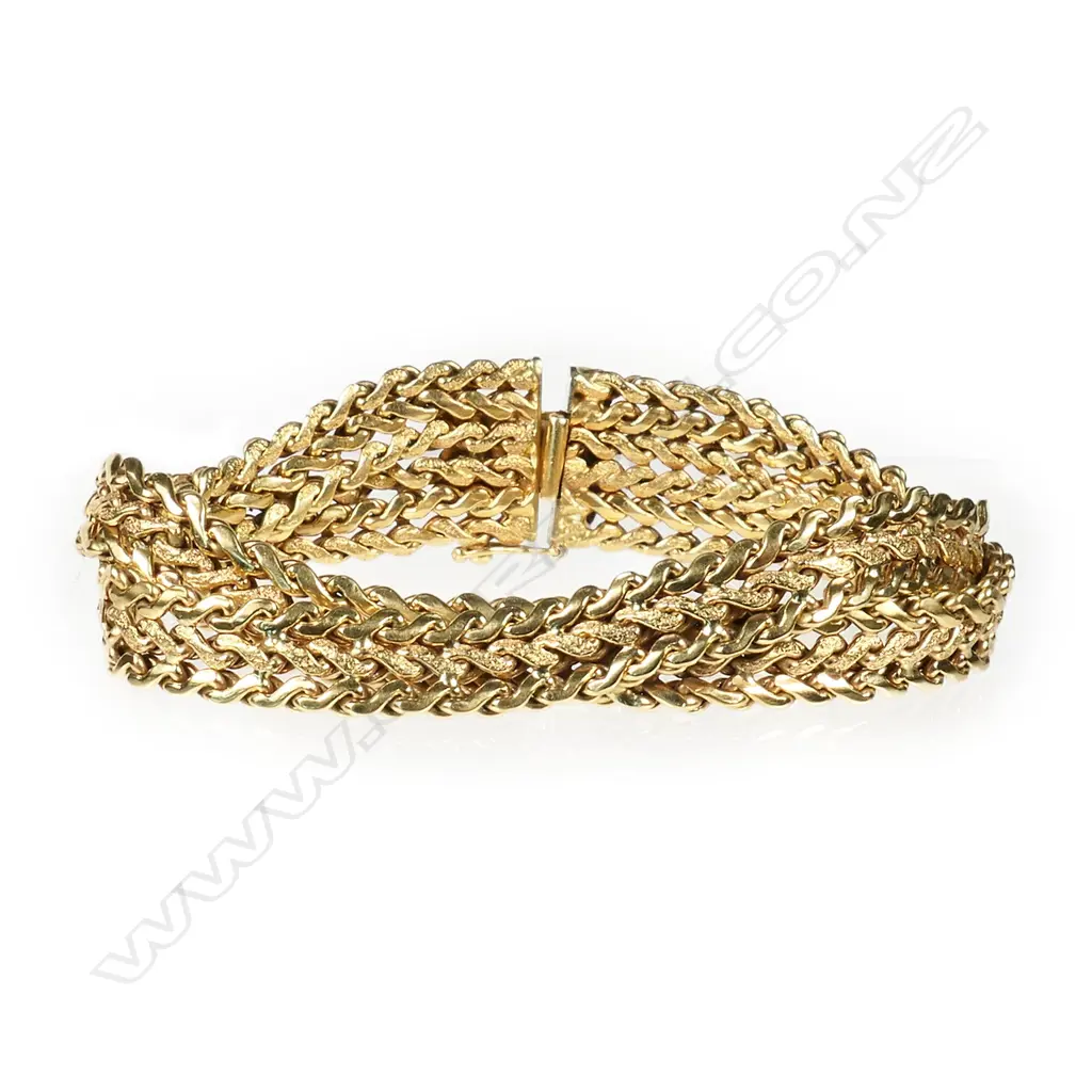 An 18ct gold fancy link chain bracelet, Image 1++