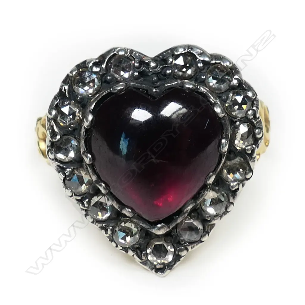 A 14ct yellow gold garnet and diamond ring, Image 1++