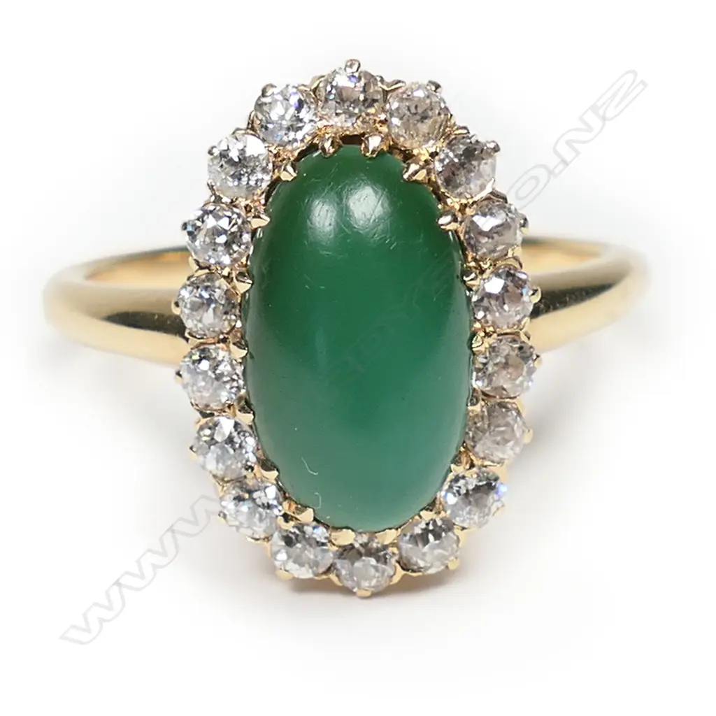An 18ct gold, jade and diamond ring, Image 1++