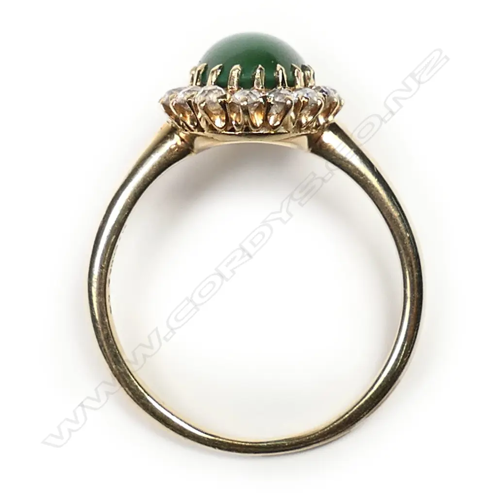 An 18ct gold, jade and diamond ring, Image 1++