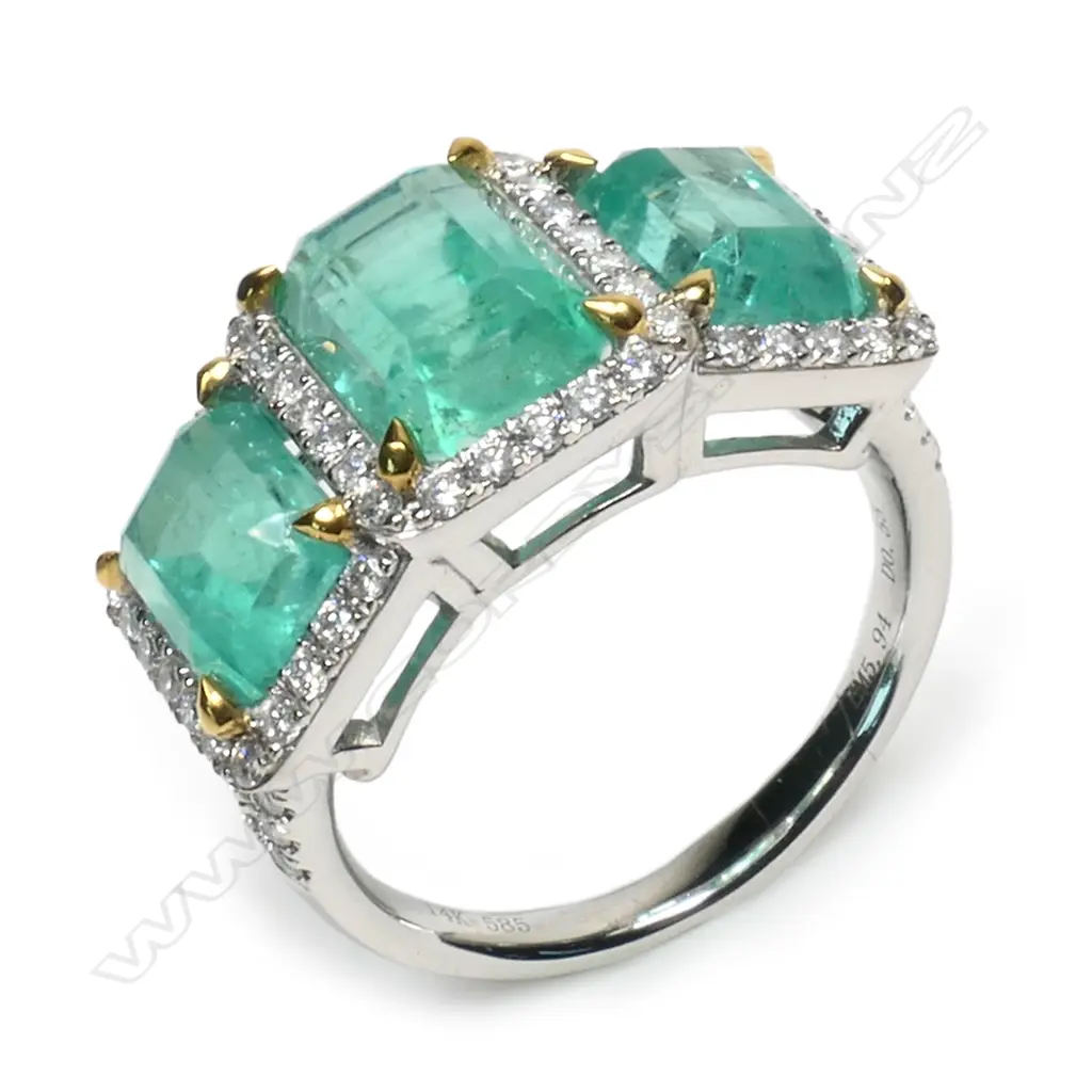 A 14ct white gold, diamond and Columbian emerald trilogy ring, Image 1++