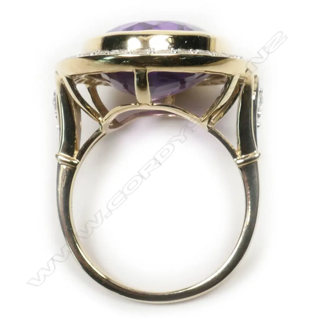An impressive 10ct gold, amethyst and diamond cocktail ring, Image 1++