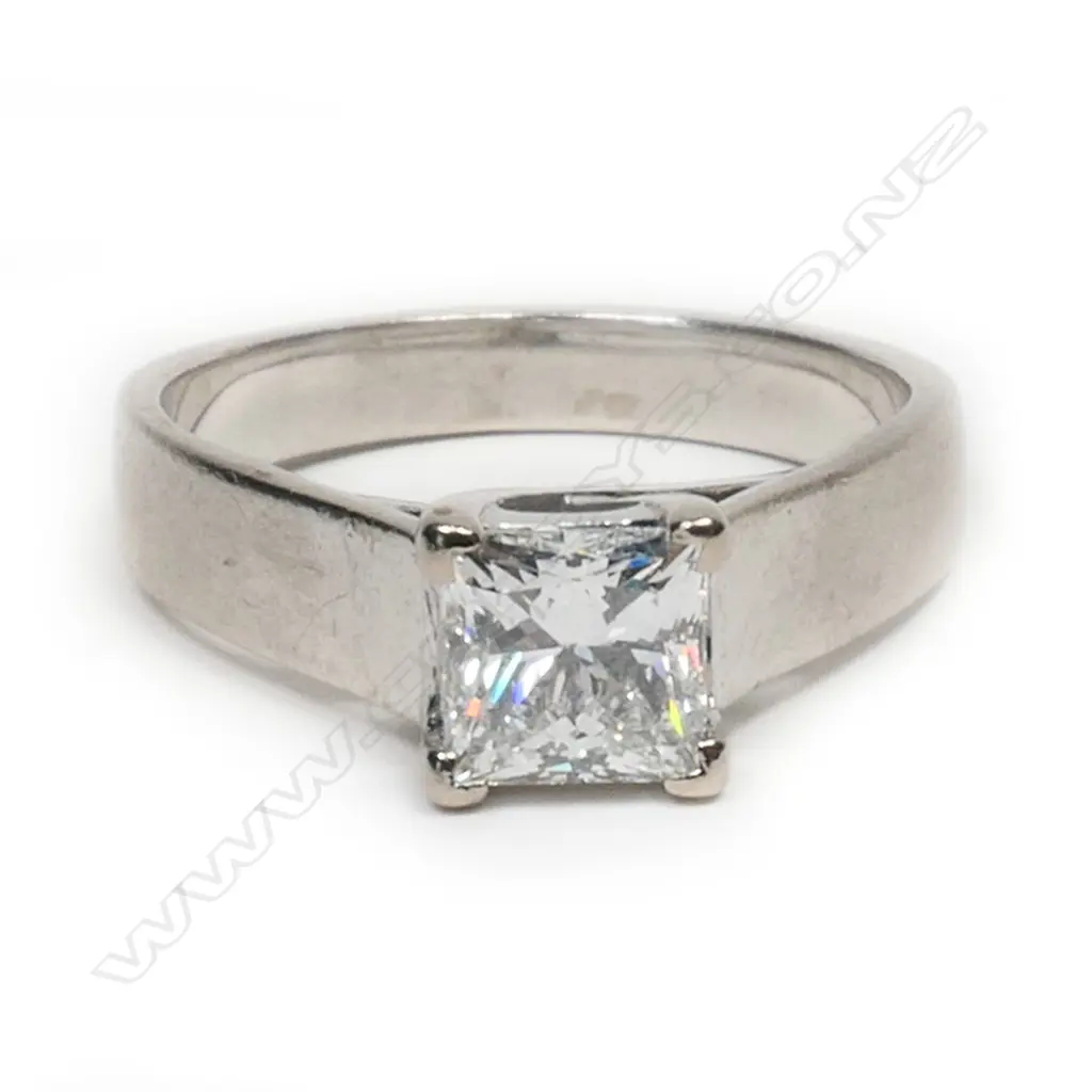 An 18ct white gold and diamond solitaire ring, Image 1++