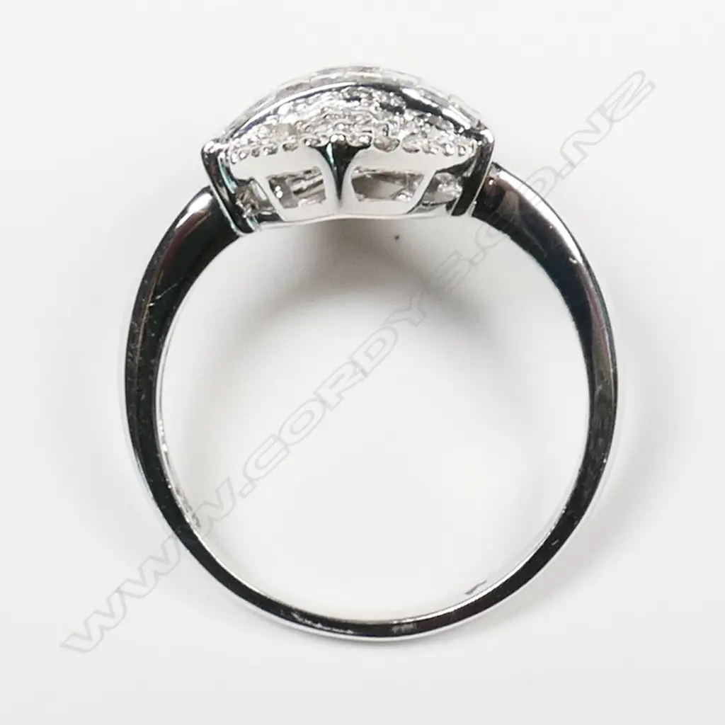 An 18ct white gold multi-diamond ring, Image 1++