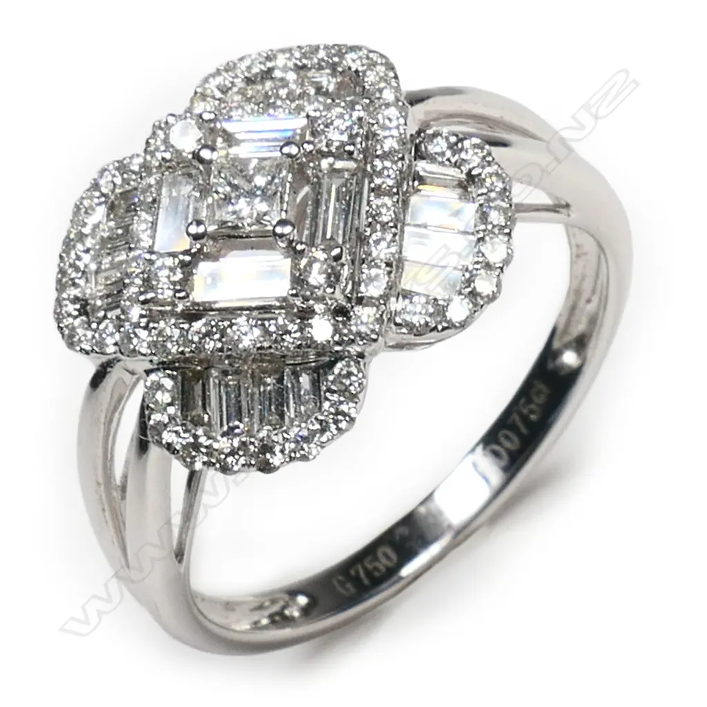 An 18ct white gold and multi diamond ring, Image 1++