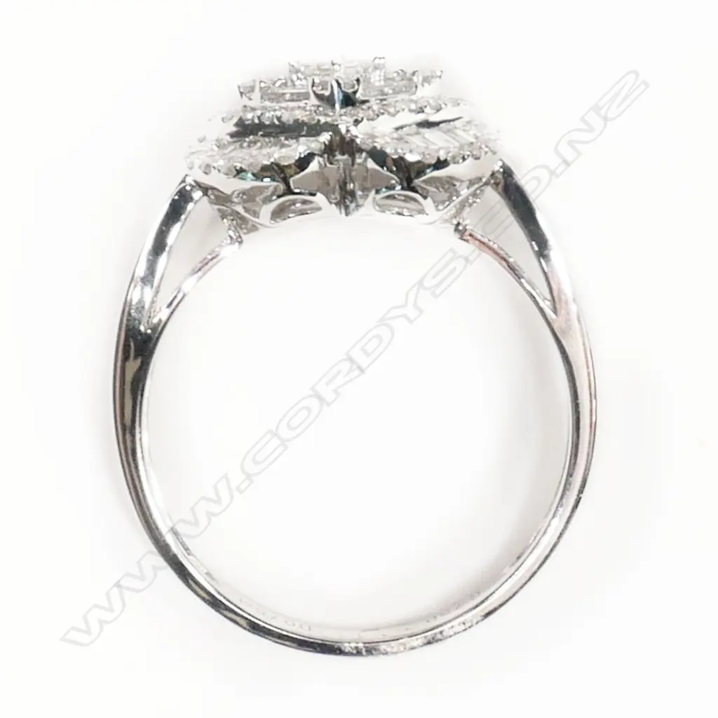 An 18ct white gold and multi diamond ring, Image 1++