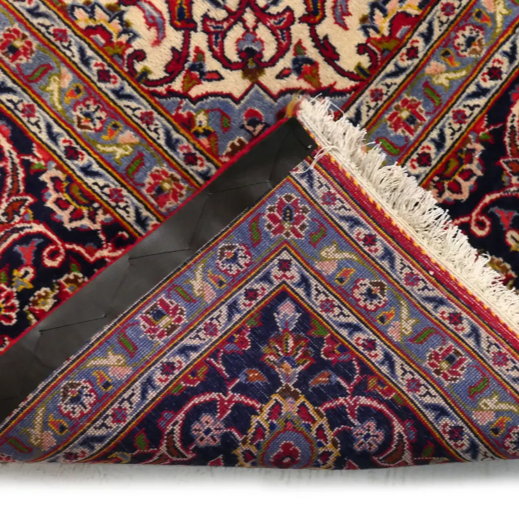 A hand-knotted Persian Kashan rug, Image 1++