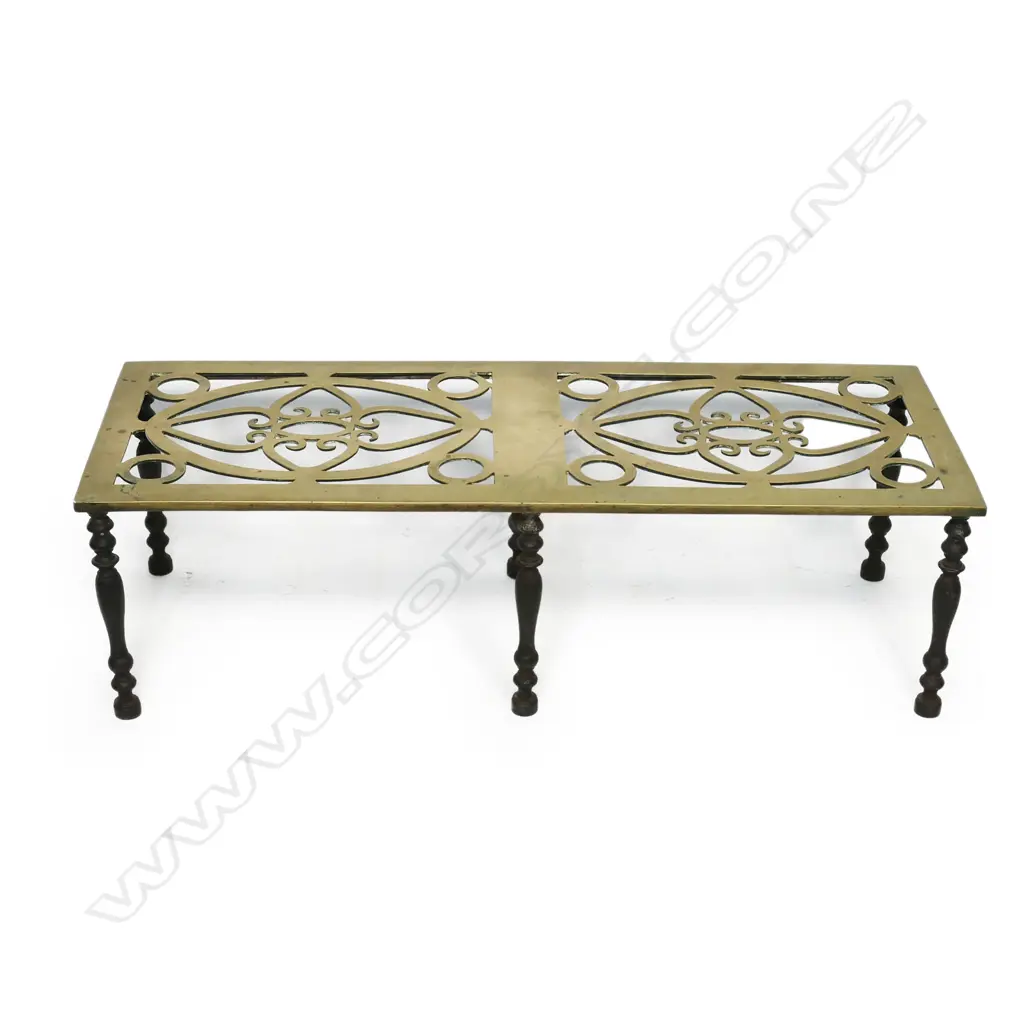 An early Victorian brass and iron large trivot, Image 1++