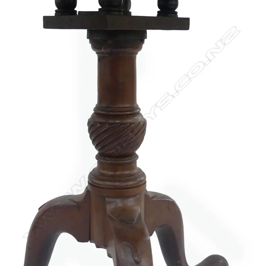 A George III mahogany 'Birdcage' wine table Image 1++