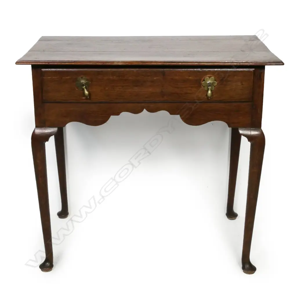 A Georgian oak side table, Image 1++