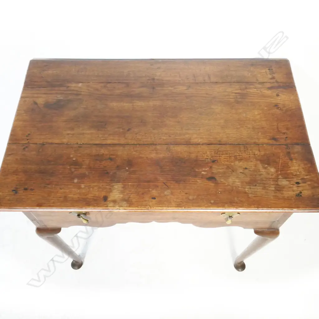 A Georgian oak side table, Image 1++