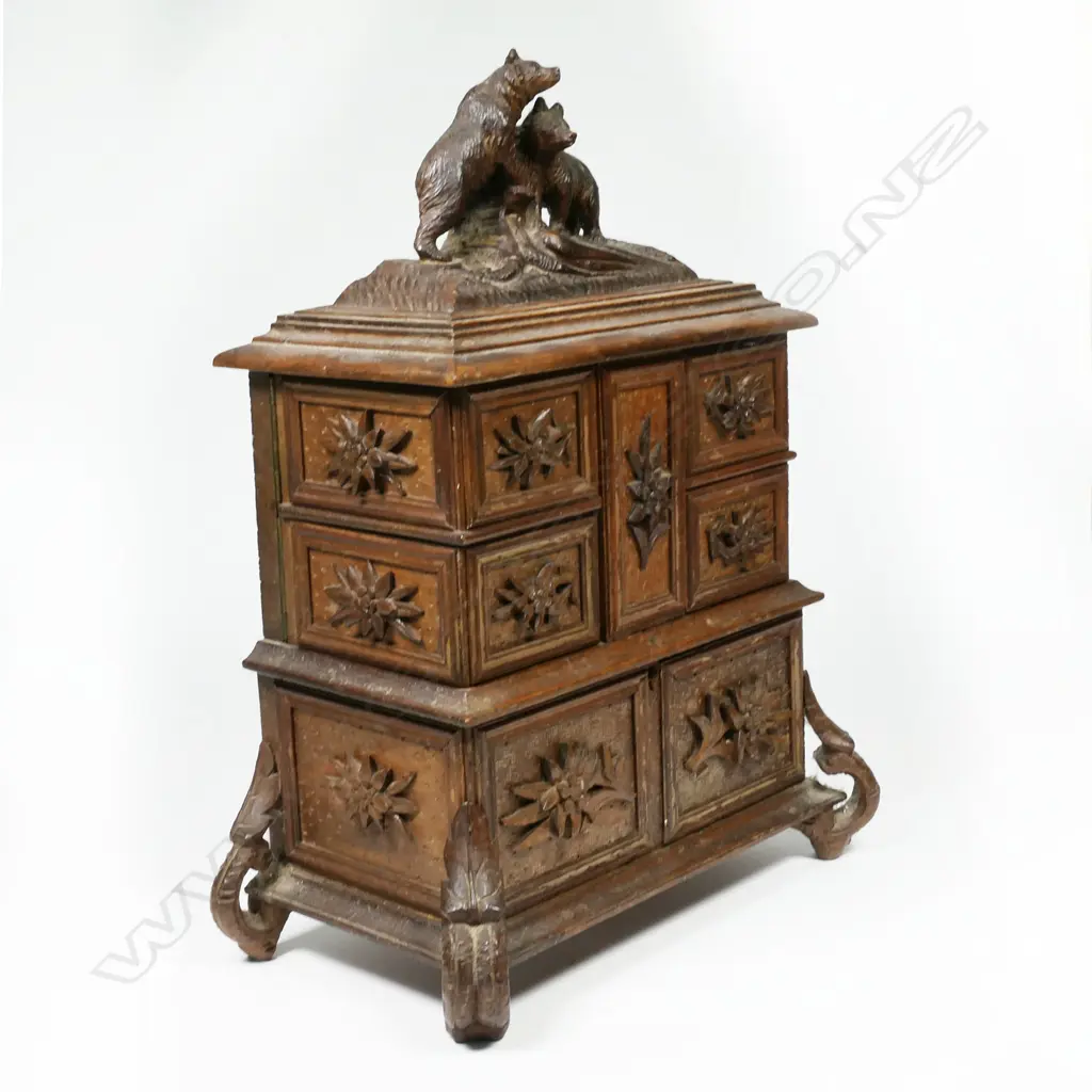 A c1900 Bavarian Black Forest bear jewellery chest, Image 1++