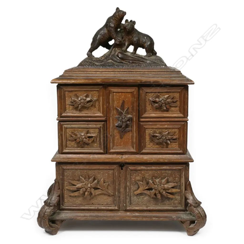 A c1900 Bavarian Black Forest bear jewellery chest, Image 1++