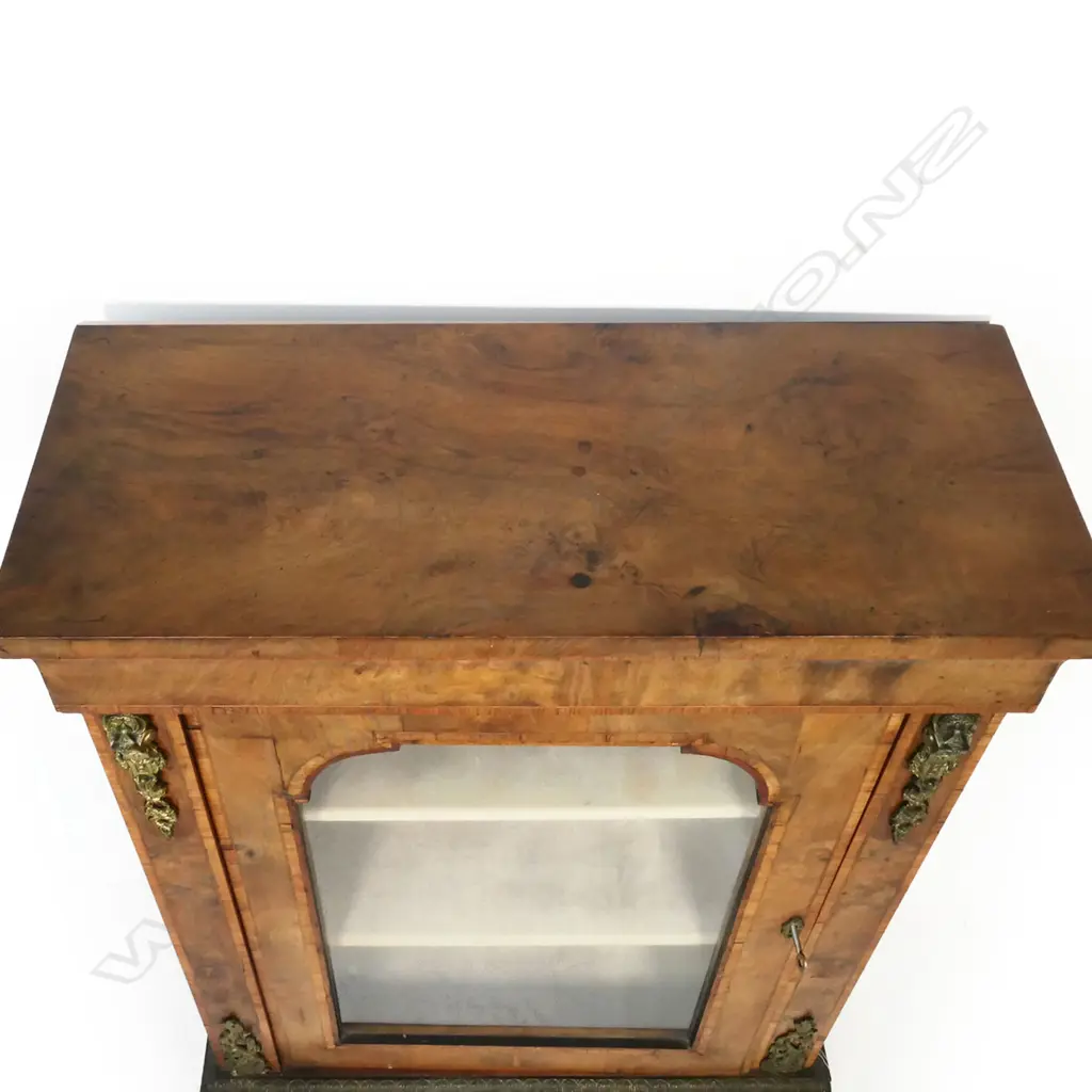 A Victorian walnut pier cabinet, Image 1++
