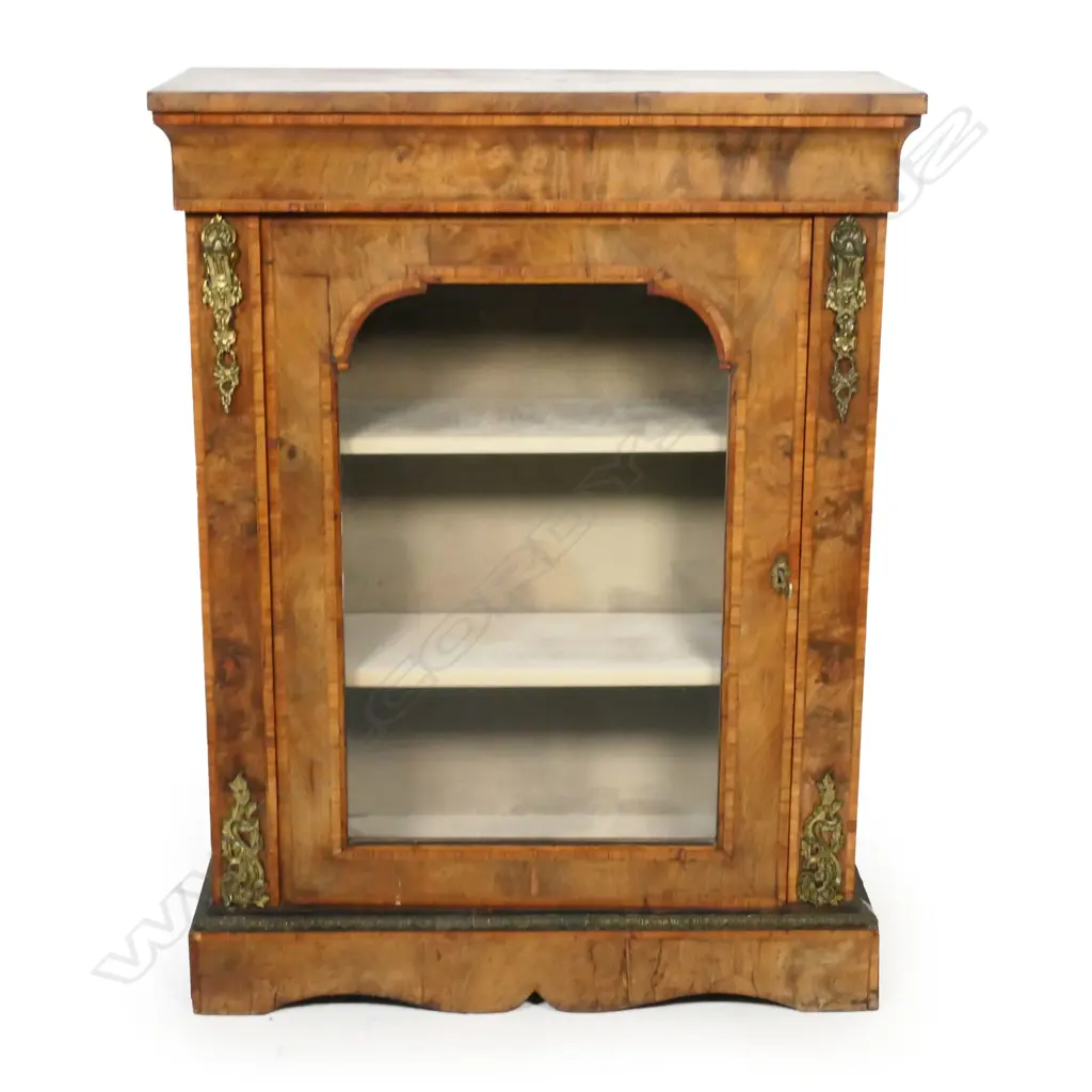 A Victorian walnut pier cabinet, Image 1++