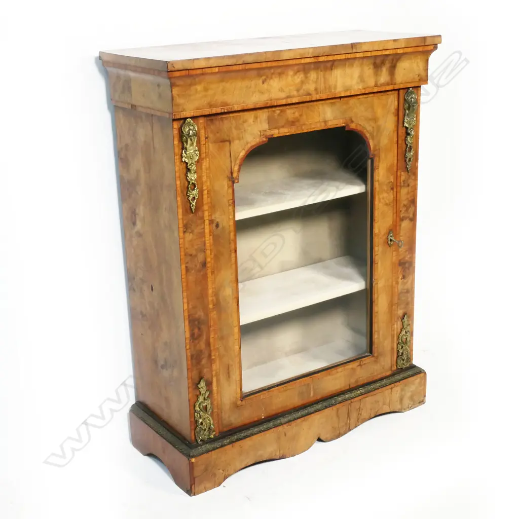 A Victorian walnut pier cabinet, Image 1++