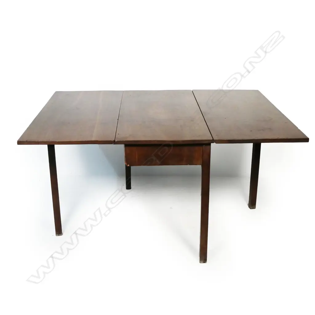A Georgian mahogany drop leaf table, Image 1++