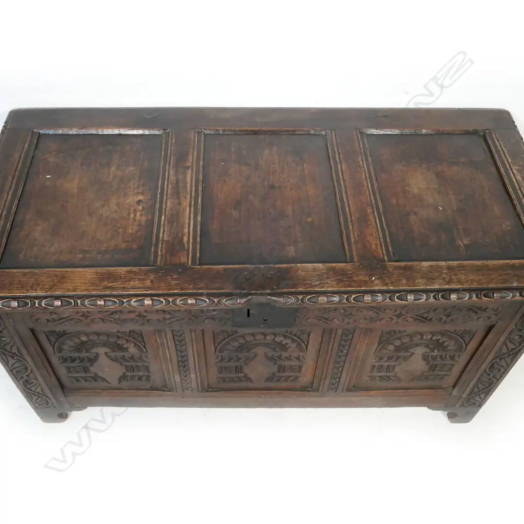 A 19thC country oak coffer, Image 1++