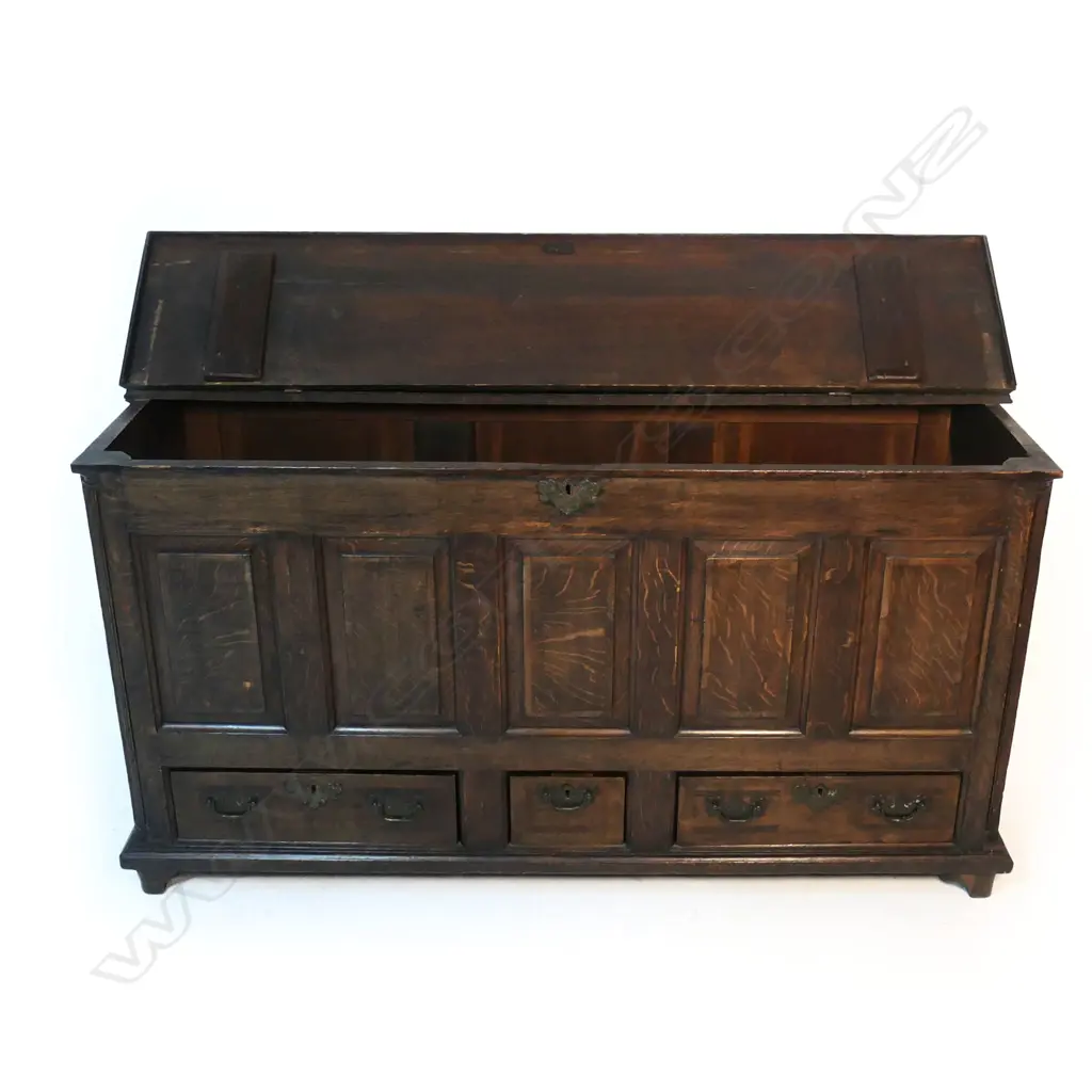 An 18thC oak mule chest, Image 1++