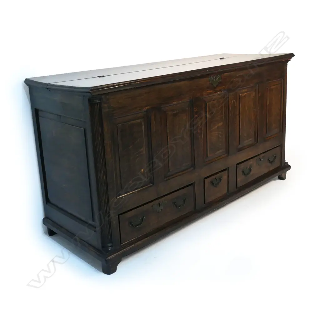 An 18thC oak mule chest, Image 1++