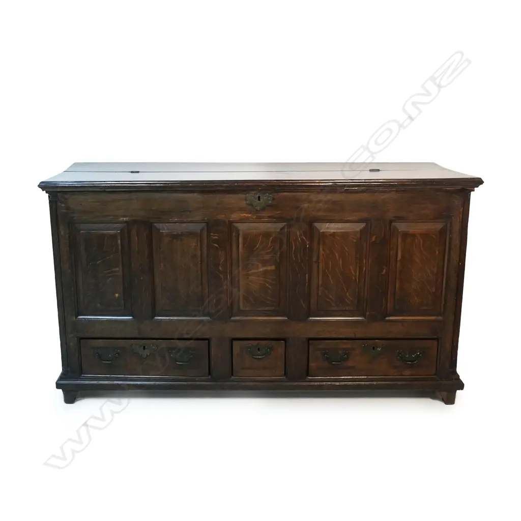 An 18thC oak mule chest, Image 1++