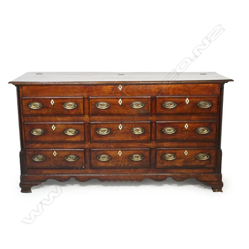 A Georgian oak mule chest, Image 1++