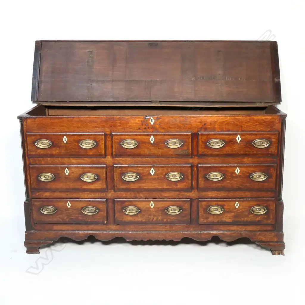 A Georgian oak mule chest, Image 1++