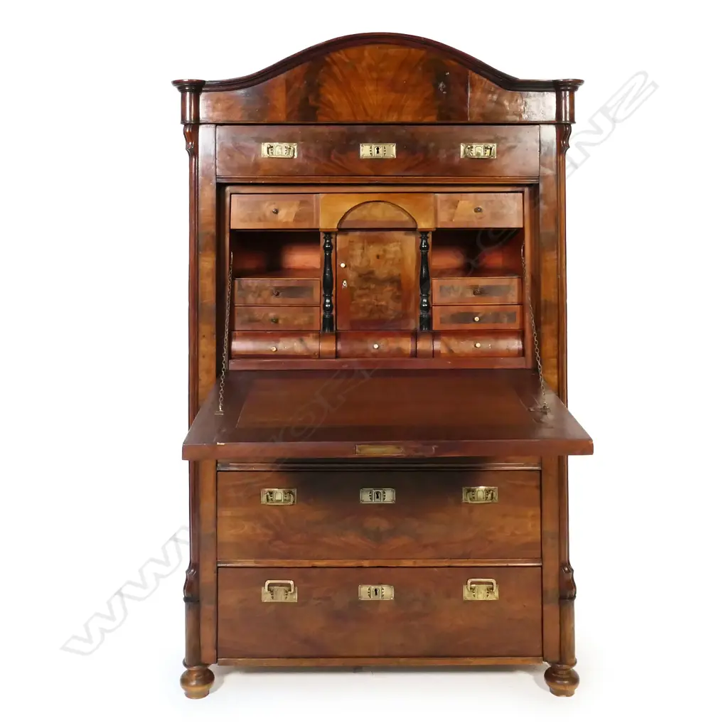 A late 19thC flame mahogany Secrétaire à Abattant Image 1++