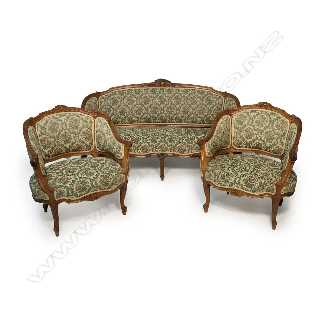A mid 20thC French antique style three-piece parlour suite, Image 1++