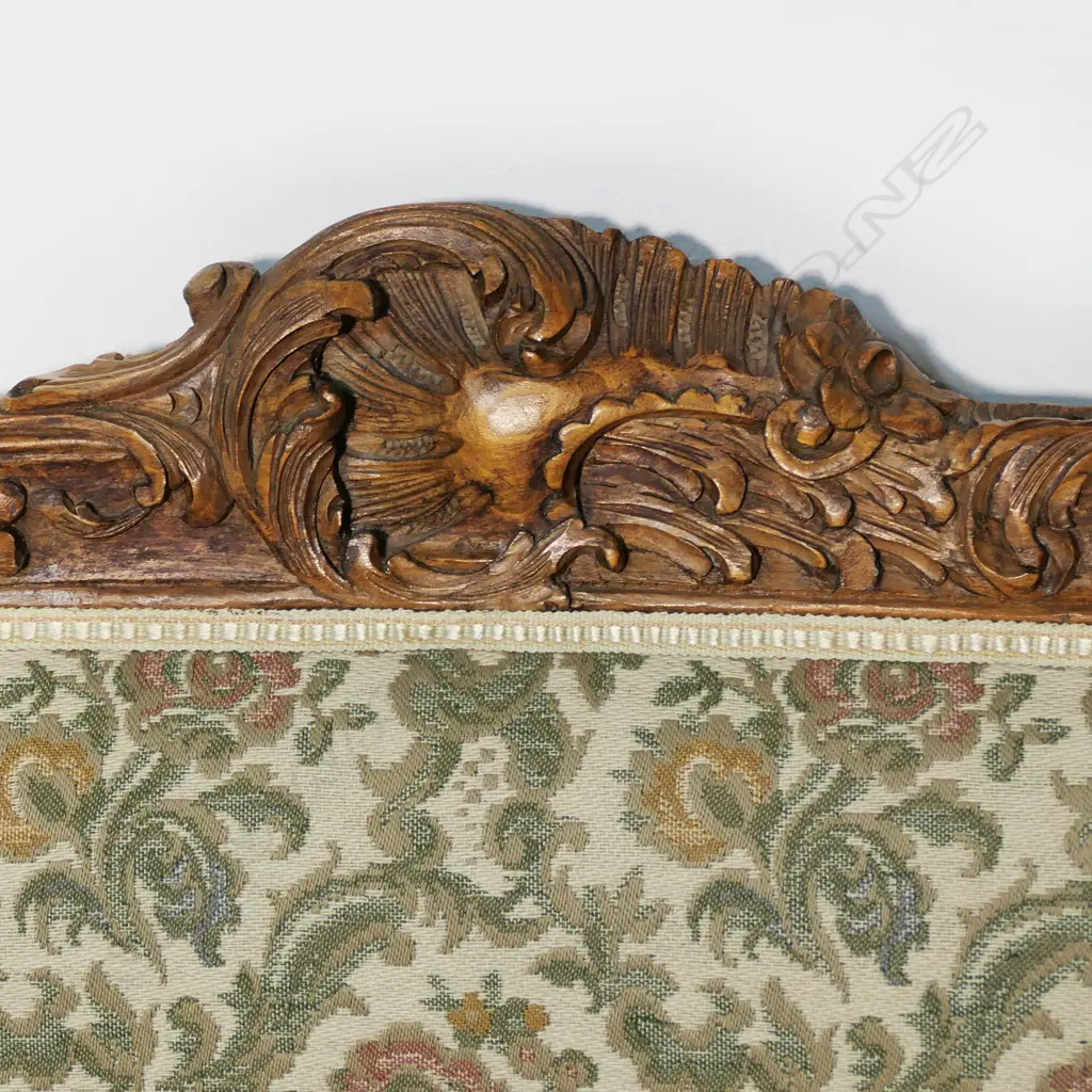 A mid 20thC French antique style three-piece parlour suite, Image 1++