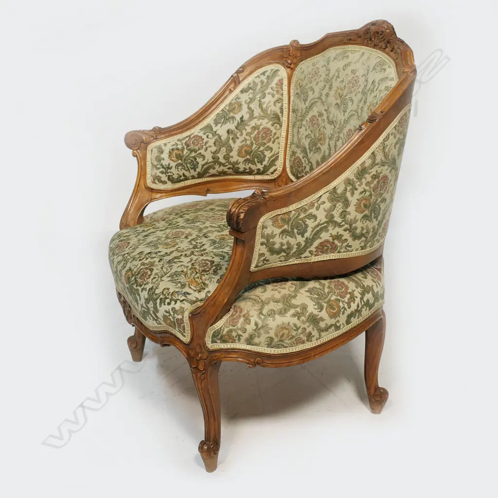 A mid 20thC French antique style three-piece parlour suite, Image 1++