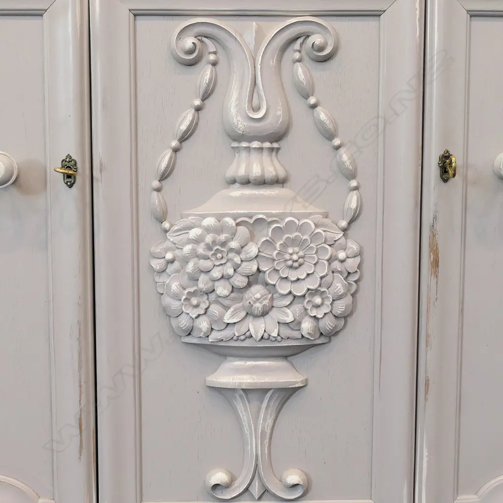 A vintage French Art Deco painted buffet, Image 1++